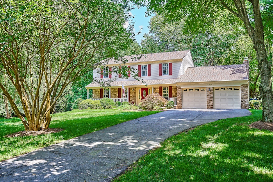 11902 Holly Spring Drive, Great Falls, VA 22066, Presented by Fran Rudd